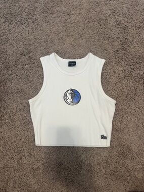 Hype & Vice Sleeveless White Crop Top with Dallas Mavericks Logo